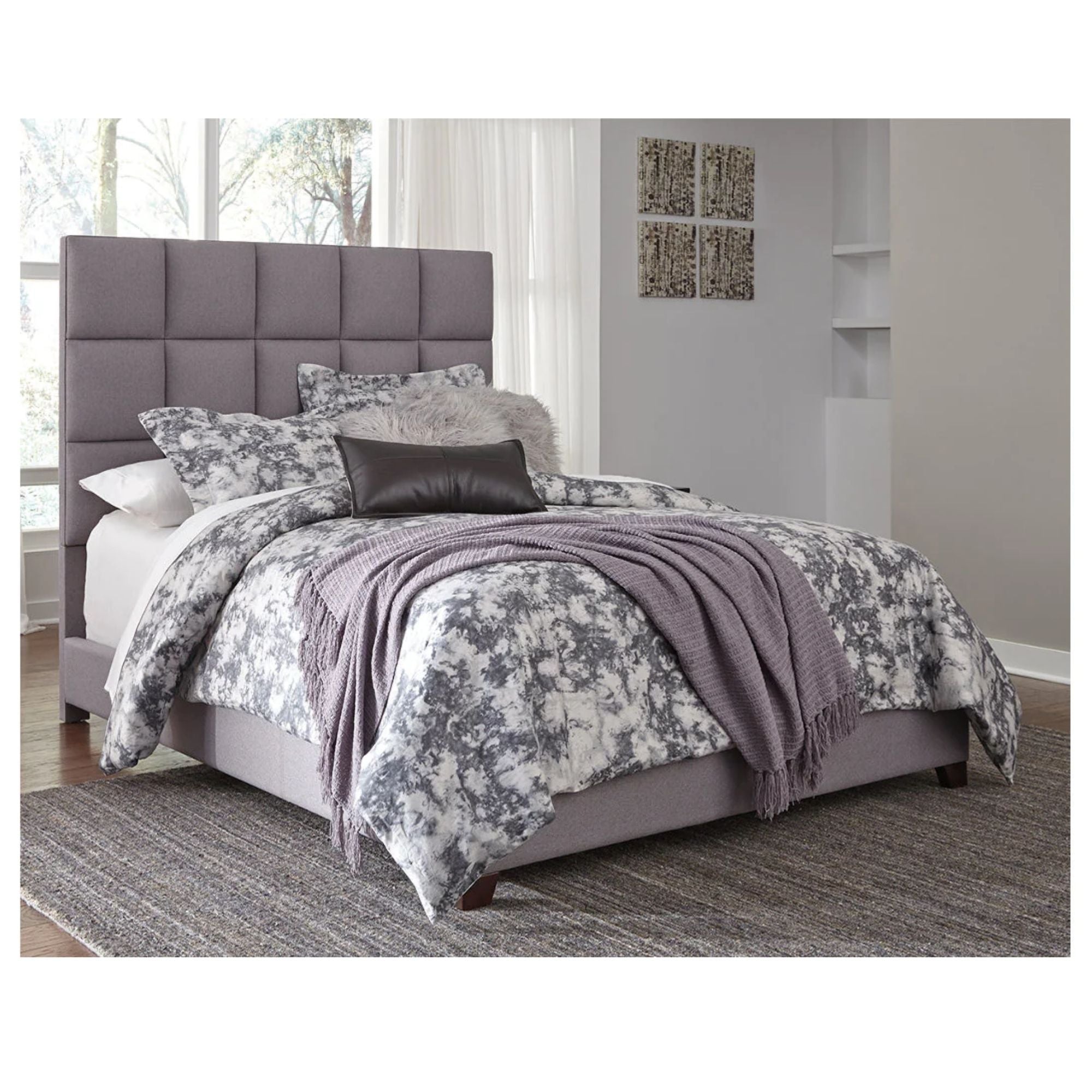 Dolante Gray Queen Upholstered Bed