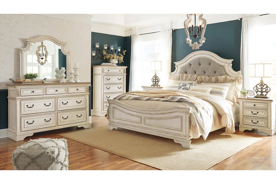Cama Queen con paneles tapizados en blanco desportillado Realyn