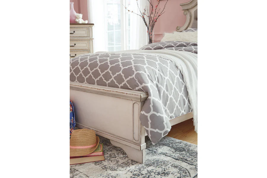 Cama Queen con paneles tapizados en blanco desportillado Realyn