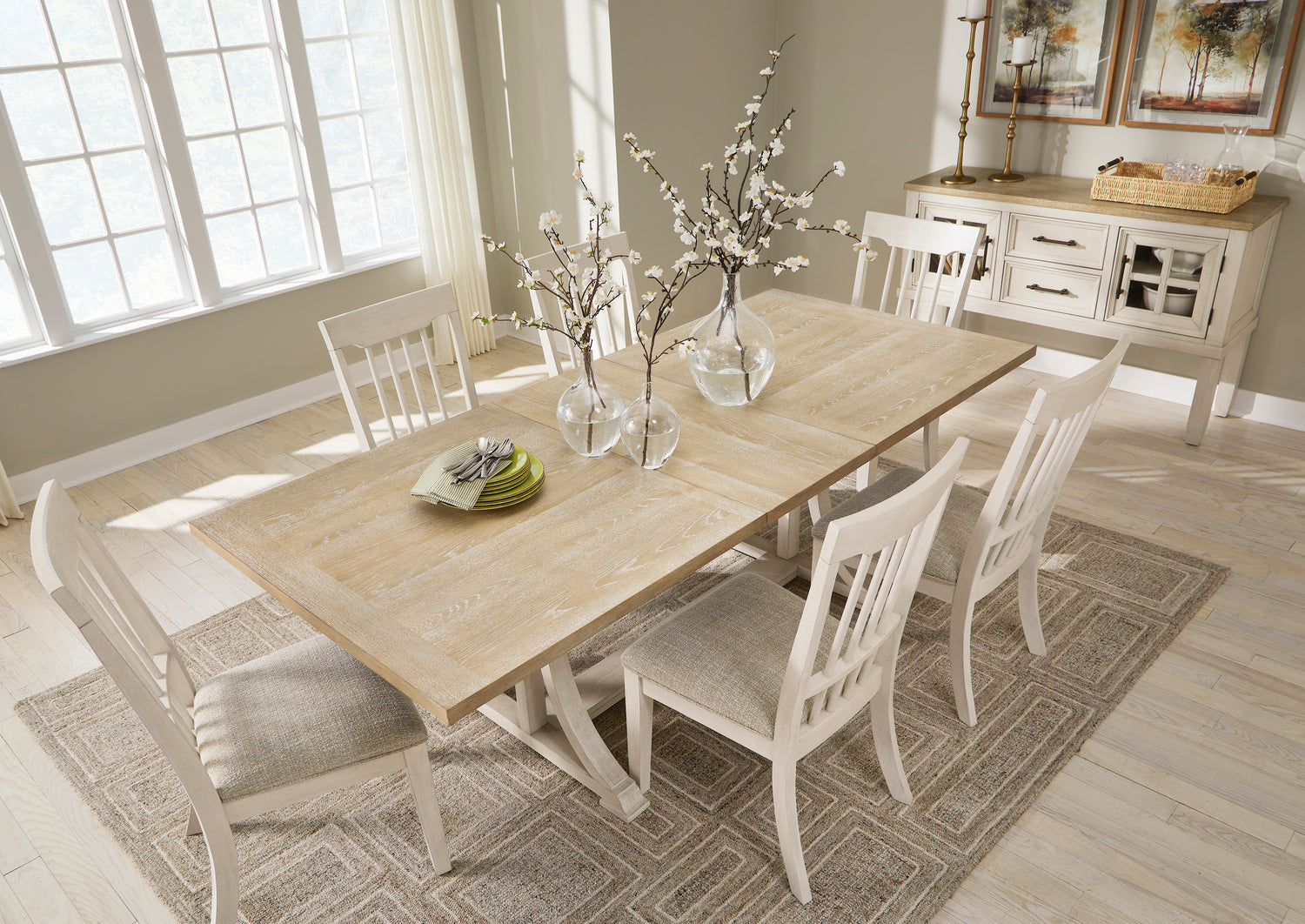 Mesa de comedor Shaybrock antigua en blanco y marrón con 6 sillas