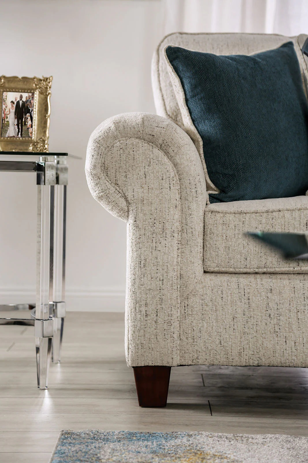 Delgada Transitional Living Room Set