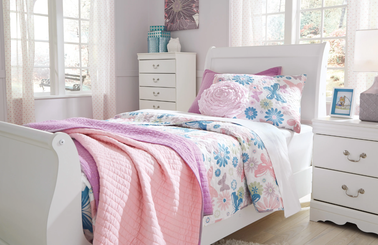 Anarasia White Sleigh Youth Bedroom Set