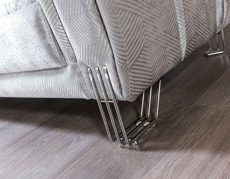 Sofá y loveseat de terciopelo plateado Santana