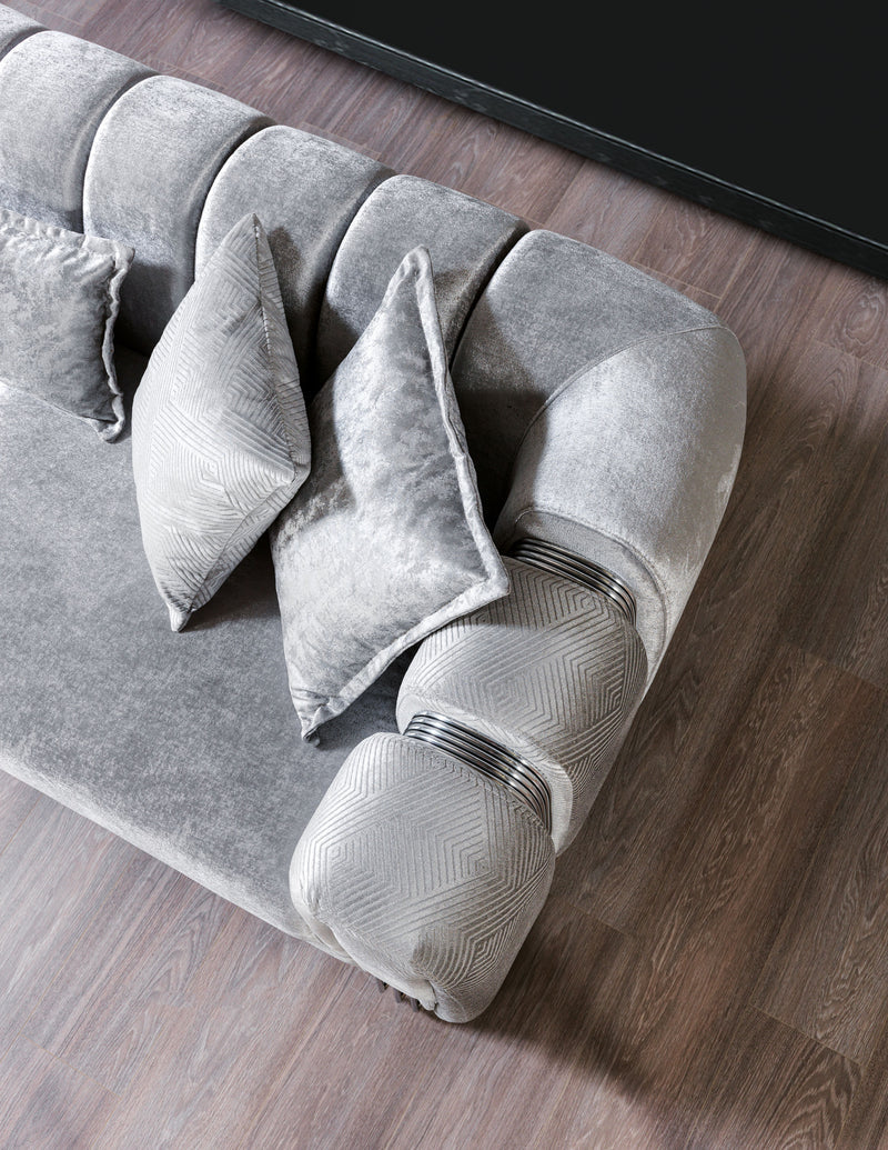 Sofá y loveseat de terciopelo plateado Santana