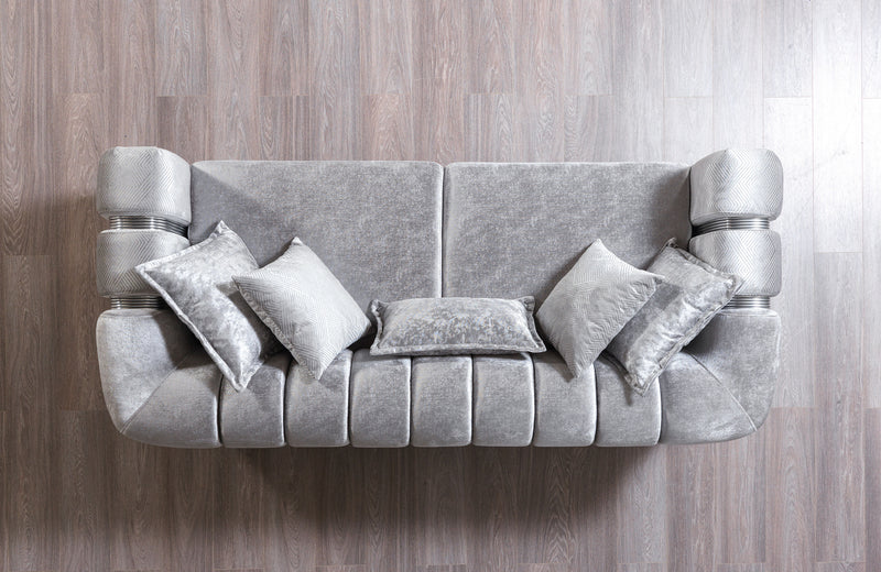 Sofá y loveseat de terciopelo plateado Santana