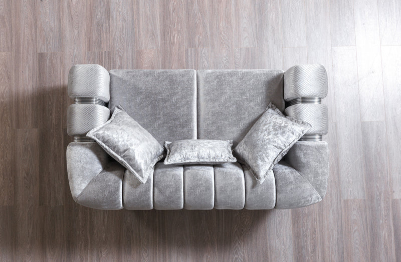 Sofá y loveseat de terciopelo plateado Santana