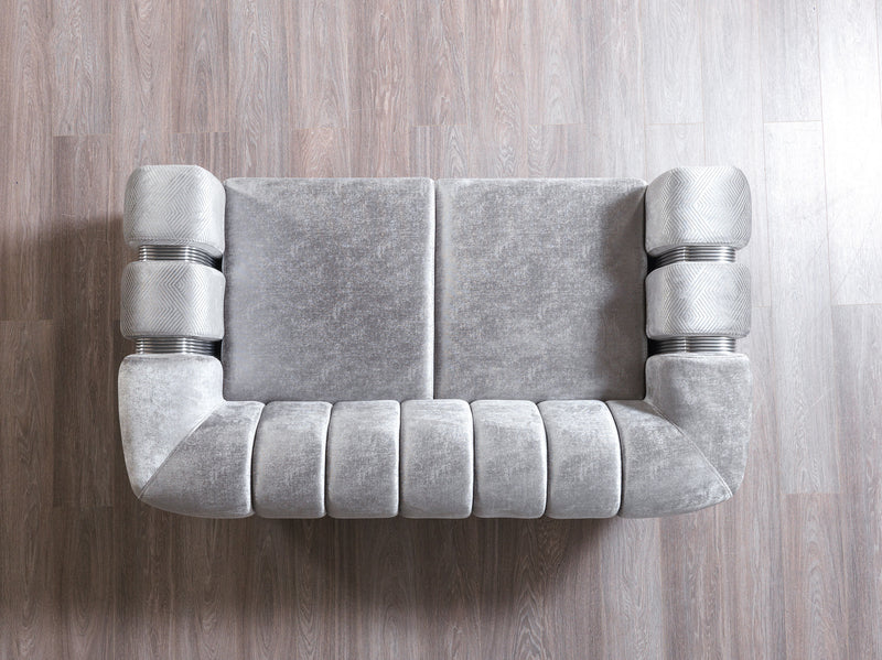 Sofá y loveseat de terciopelo plateado Santana