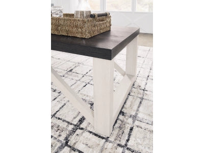 Dorrinson Table (Set of 3)