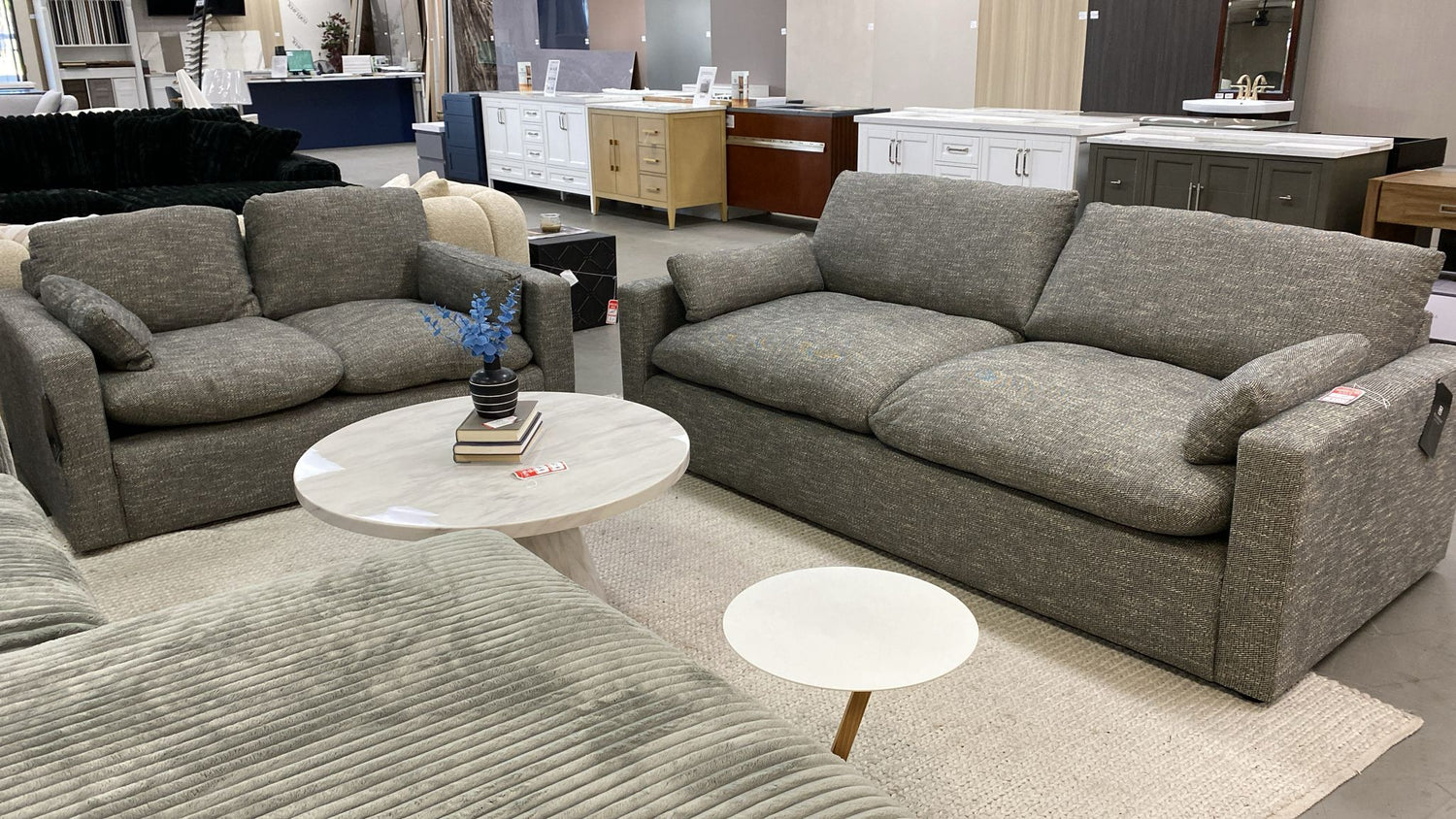 Espectacular sofá y loveseat de granito