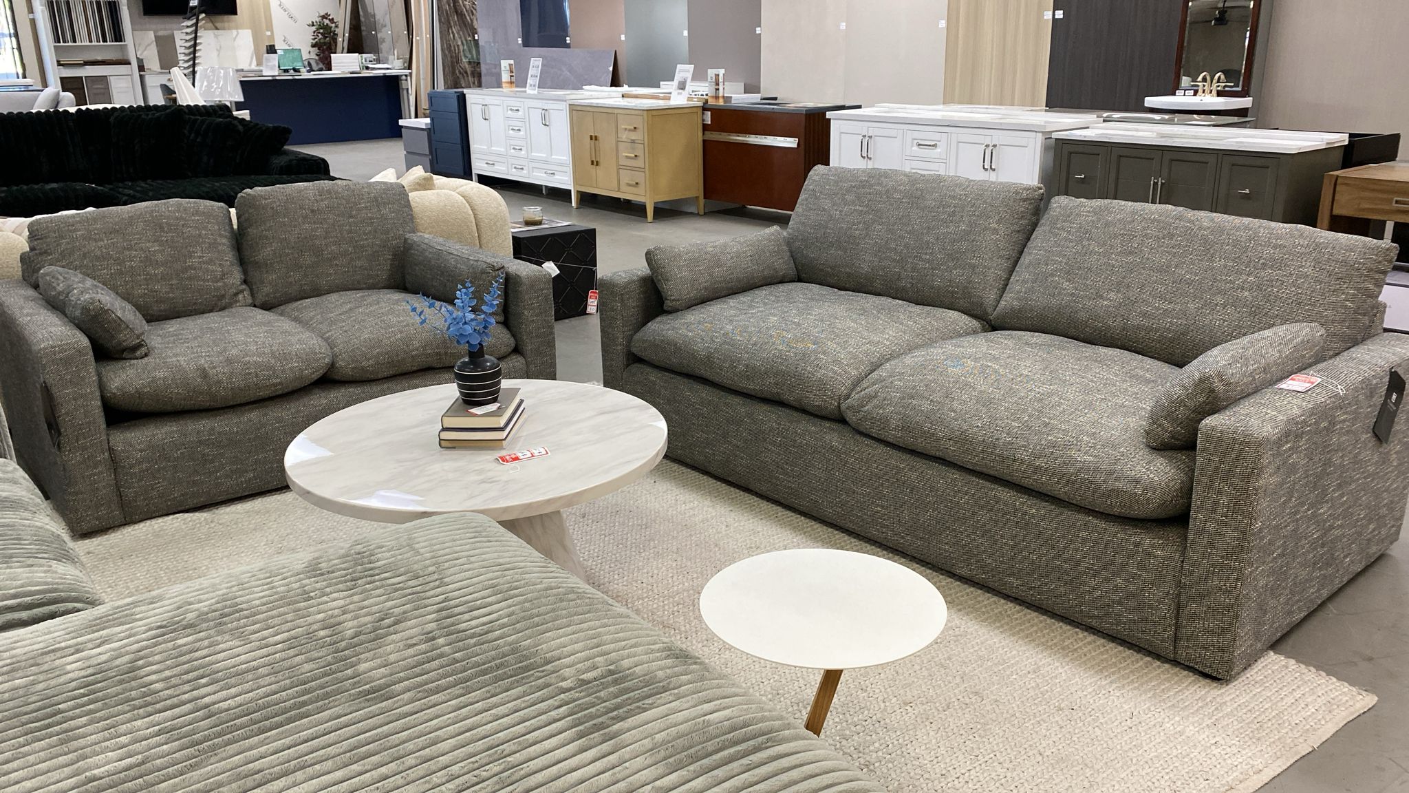 Espectacular sofá y loveseat de granito