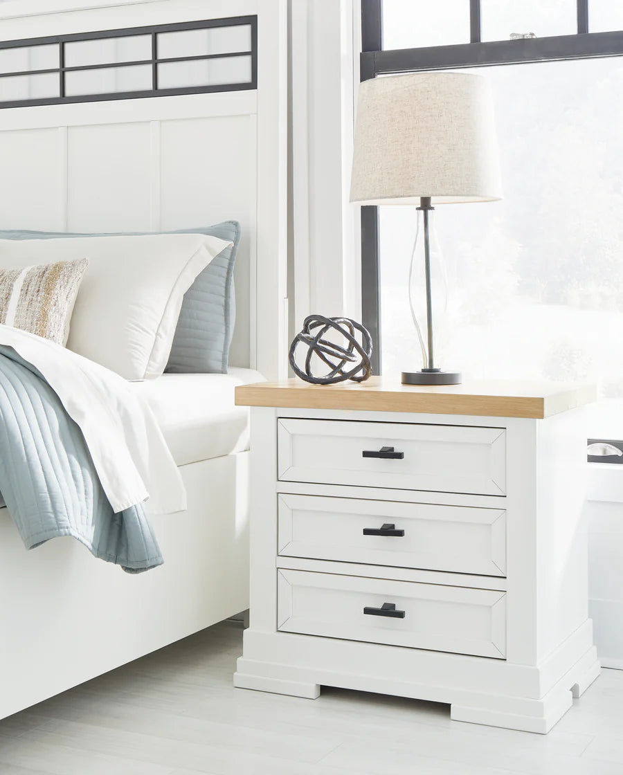 Ashbryn White Storage Platform Bedroom Set