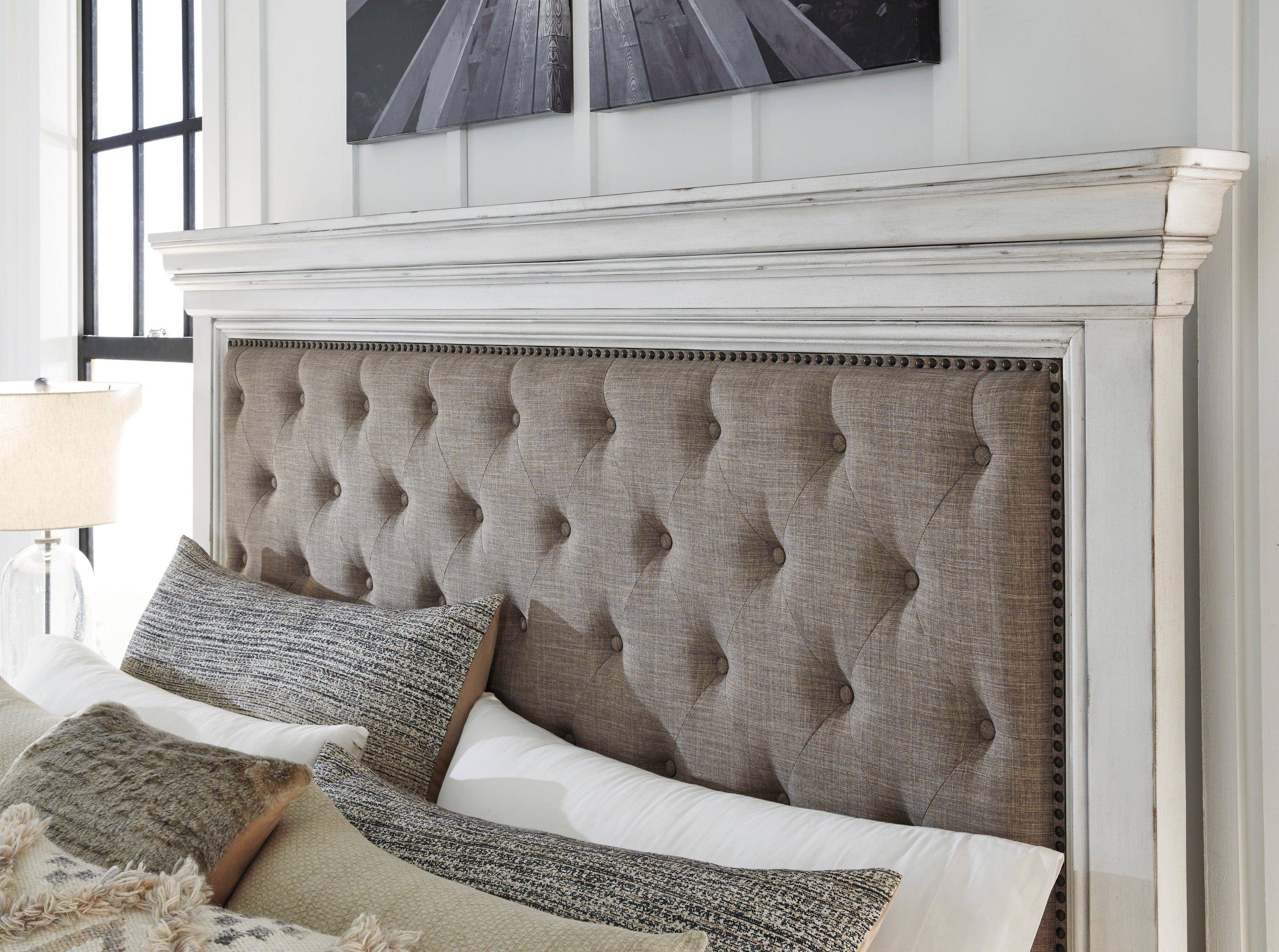 Kanwyn Whitewash Upholstered Panel Bedroom Set