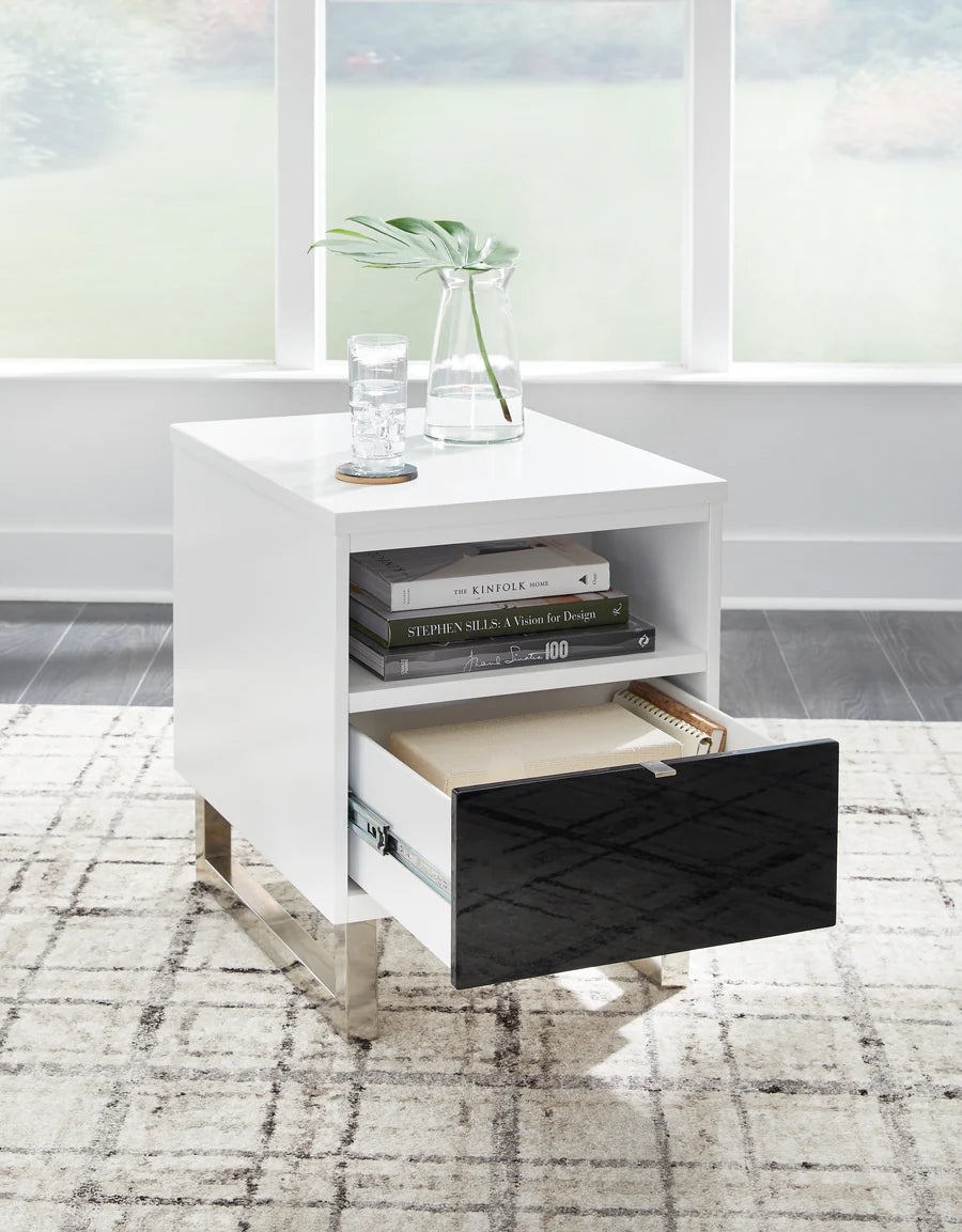 Gardoni White Chairside End Table