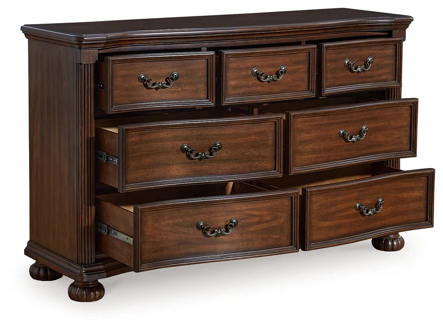 Lavinton Brown Poster Bedroom Set
