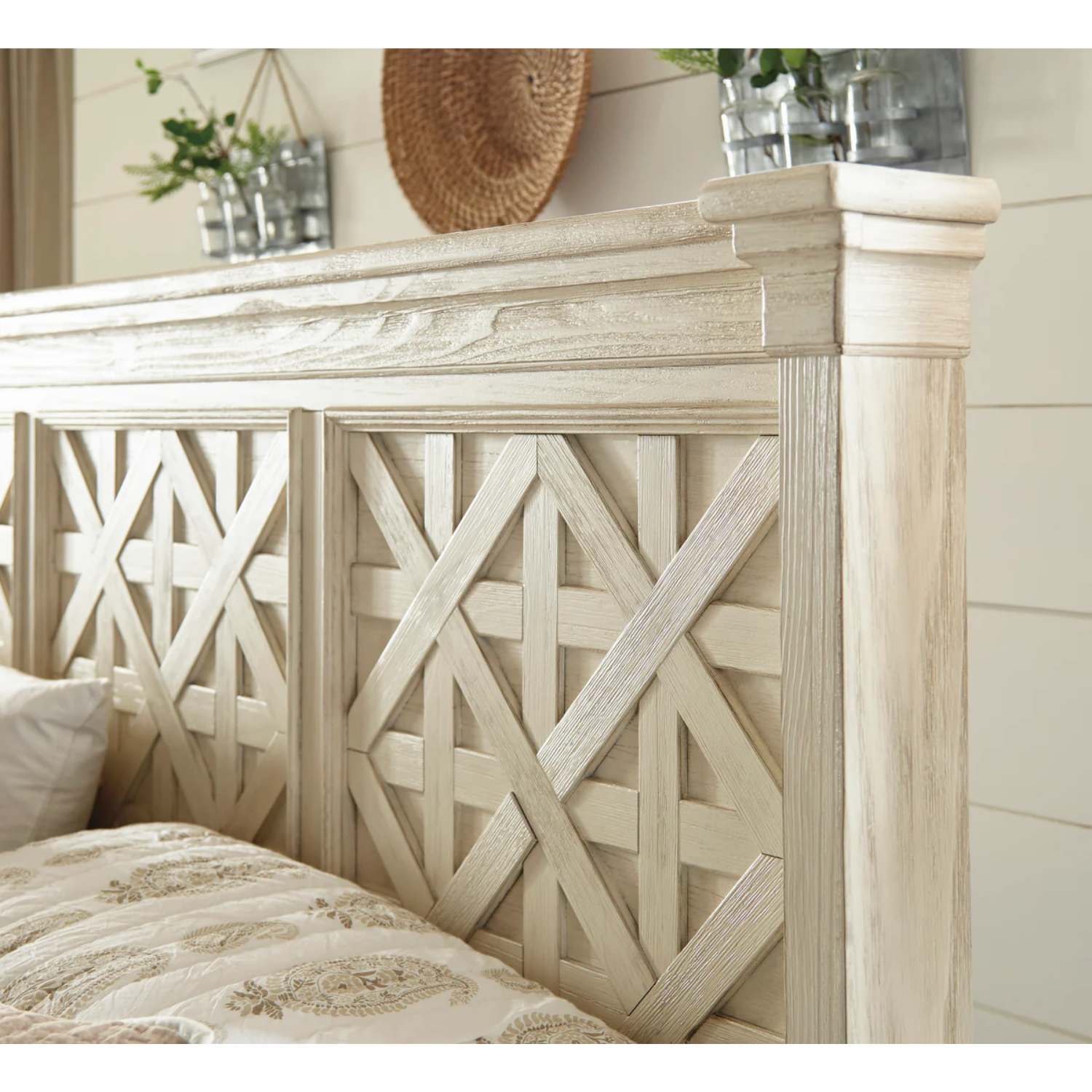 Bolanburg Two-tone Panel Bedroom Set