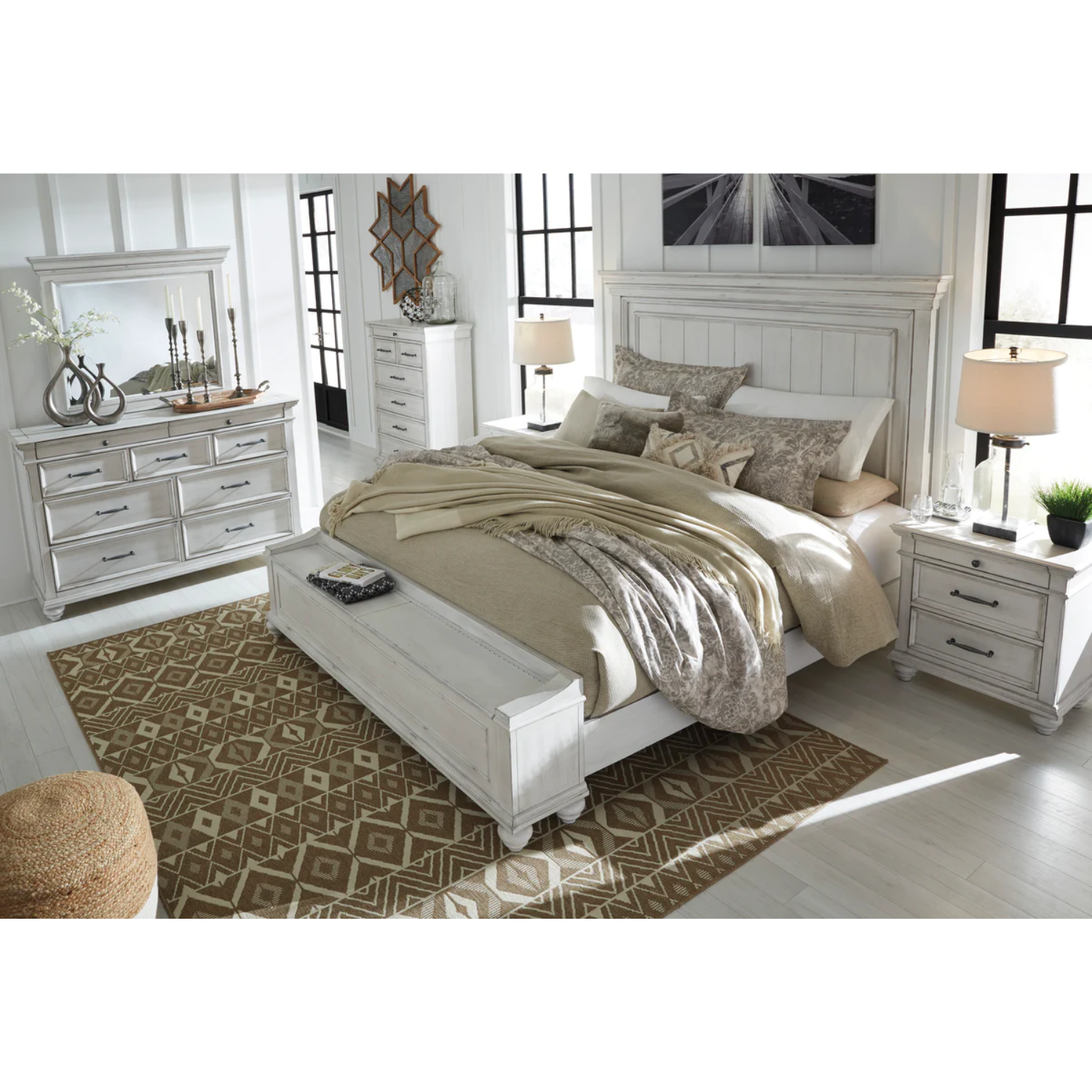 Kanwyn Whitewash Panel Storage Bedroom Set