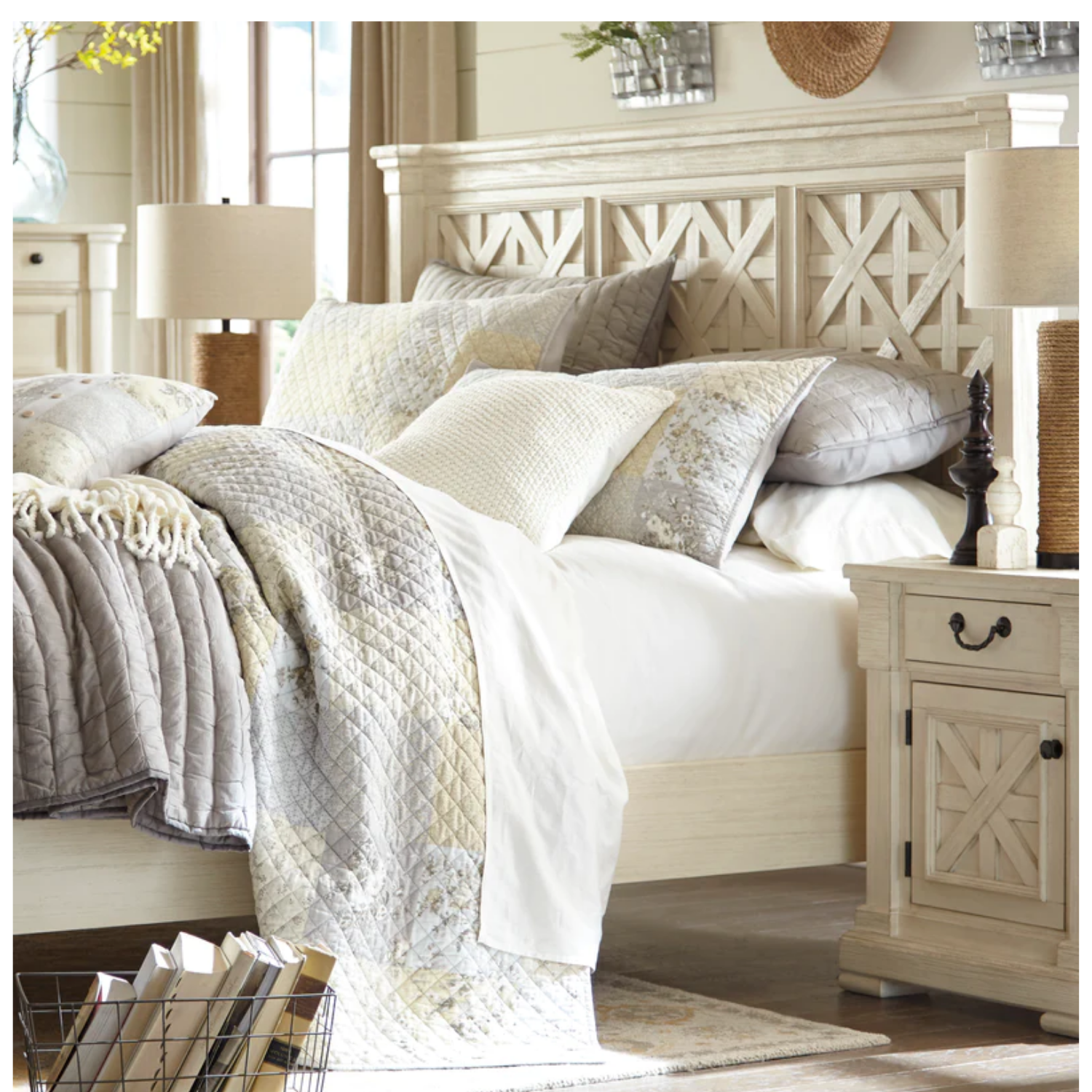 Bolanburg Two-tone Panel Bedroom Set