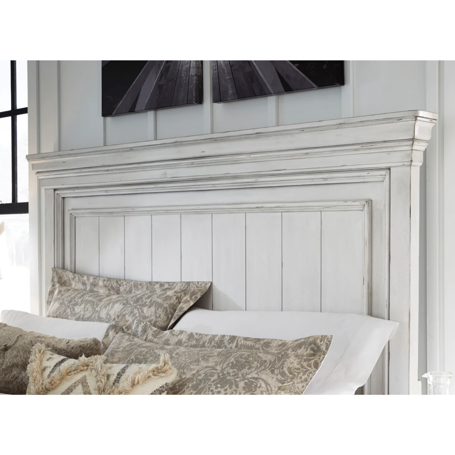 Kanwyn Whitewash Panel Storage Bedroom Set