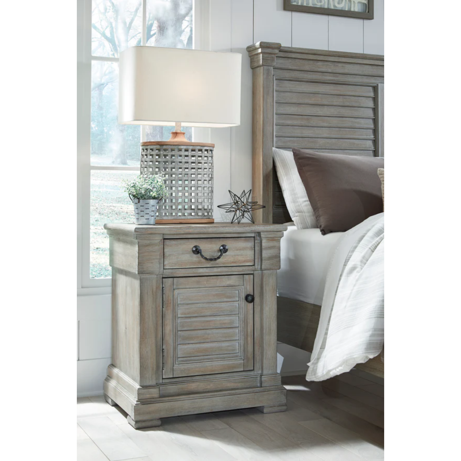 Moreshire Bisque Panel Bedroom Set