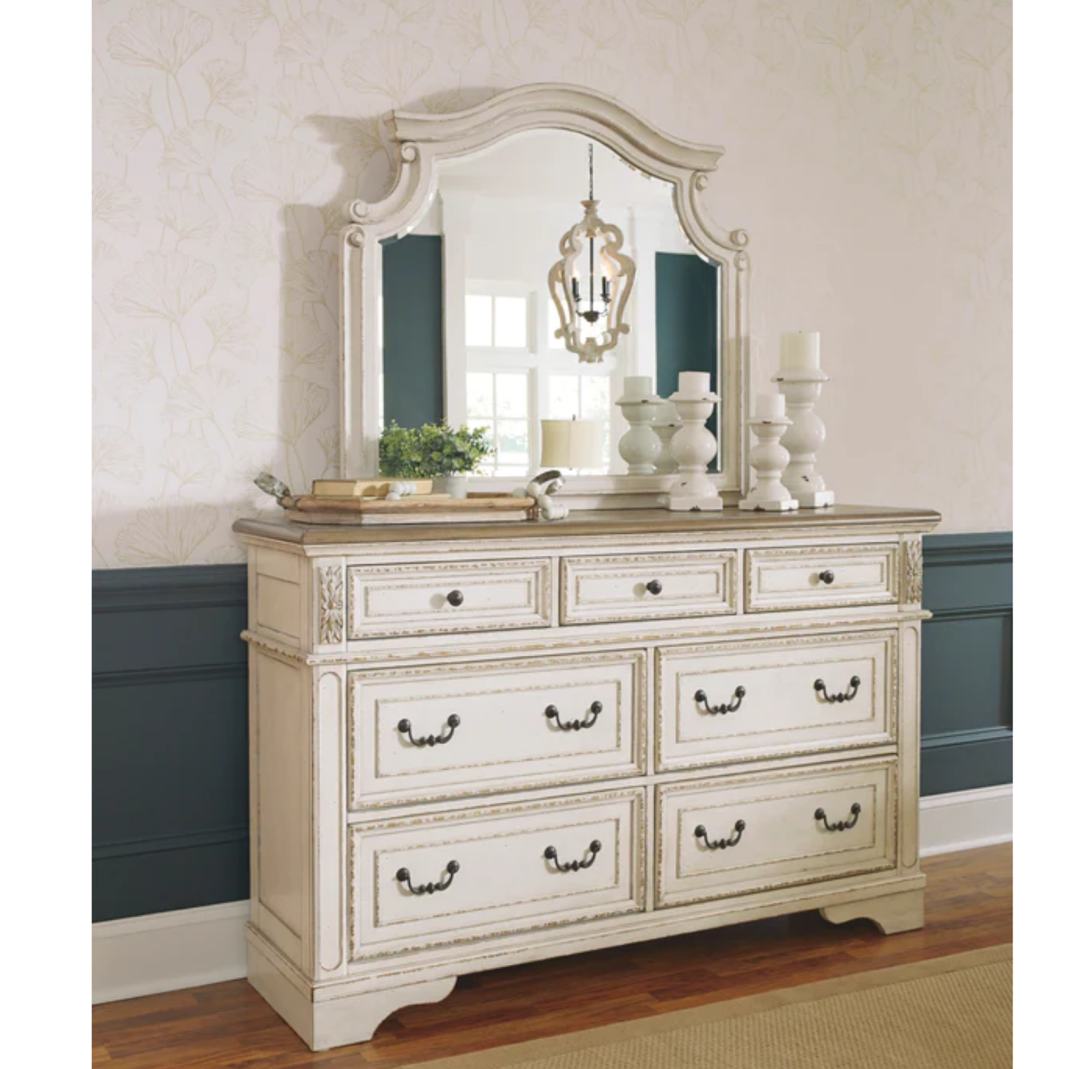 Realyn Chipped White Footboard Storage Platform Bedroom Set