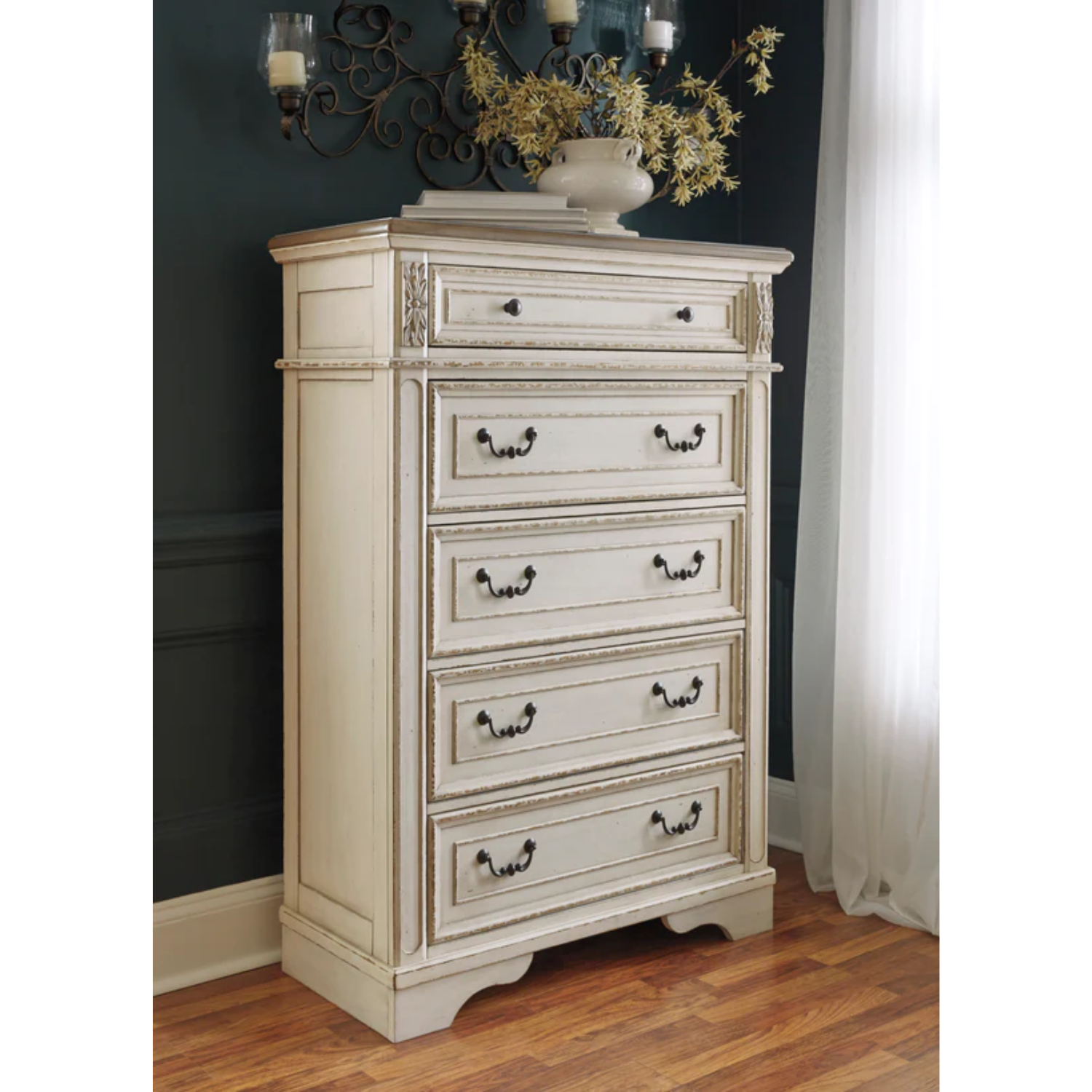 Realyn Chipped White Footboard Storage Platform Bedroom Set