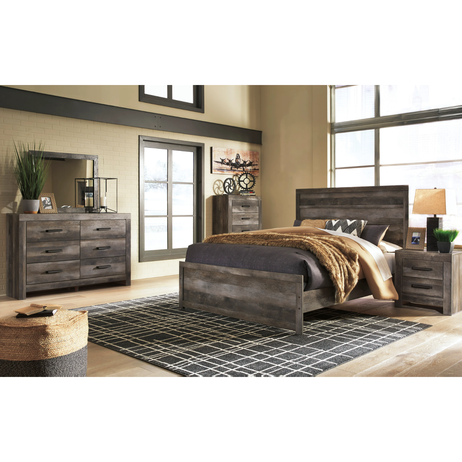 Wynnlow Queen Panel Bed with Mirrored Dresser
