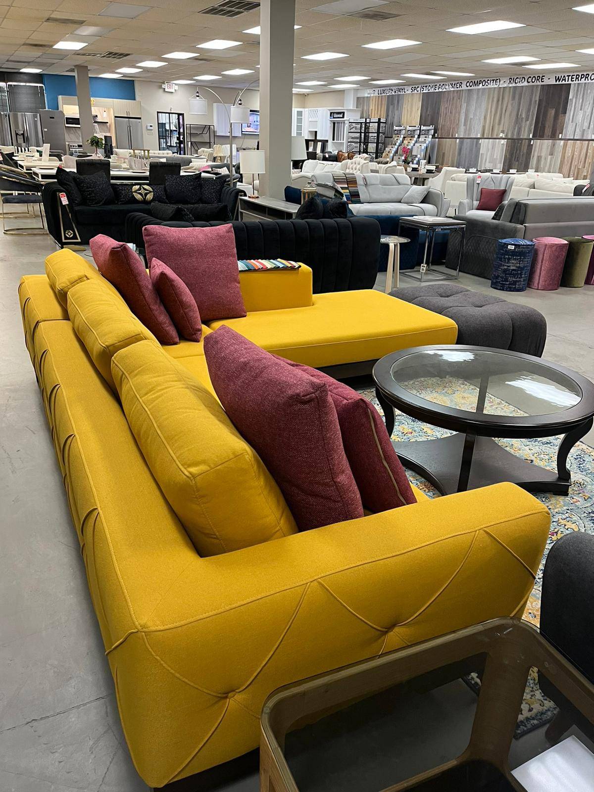 N Design Yellow Corner