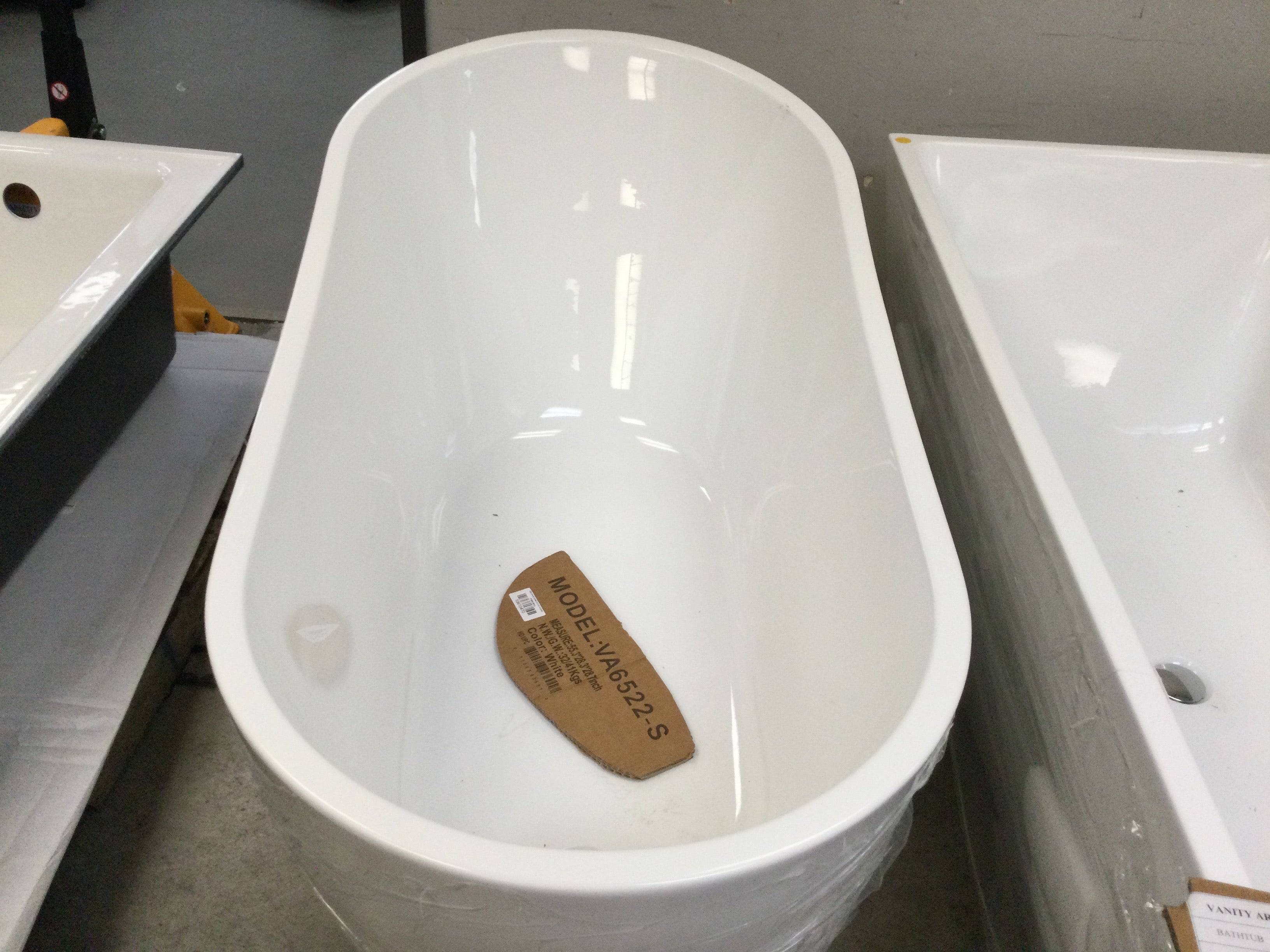 Bourges 55 in. x 28.3 in. Soaking Bathtub with Left Drain in White/Polished Chrome