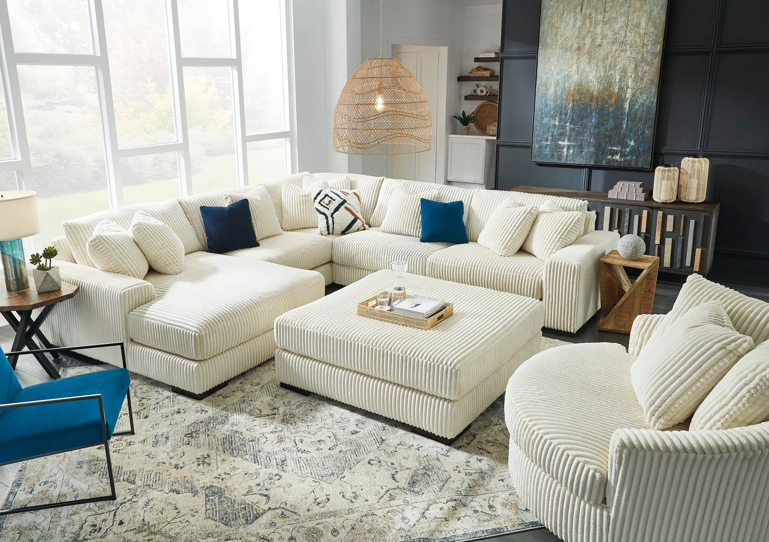 Lindyn Ivory 5-Piece Sectional with Chaise