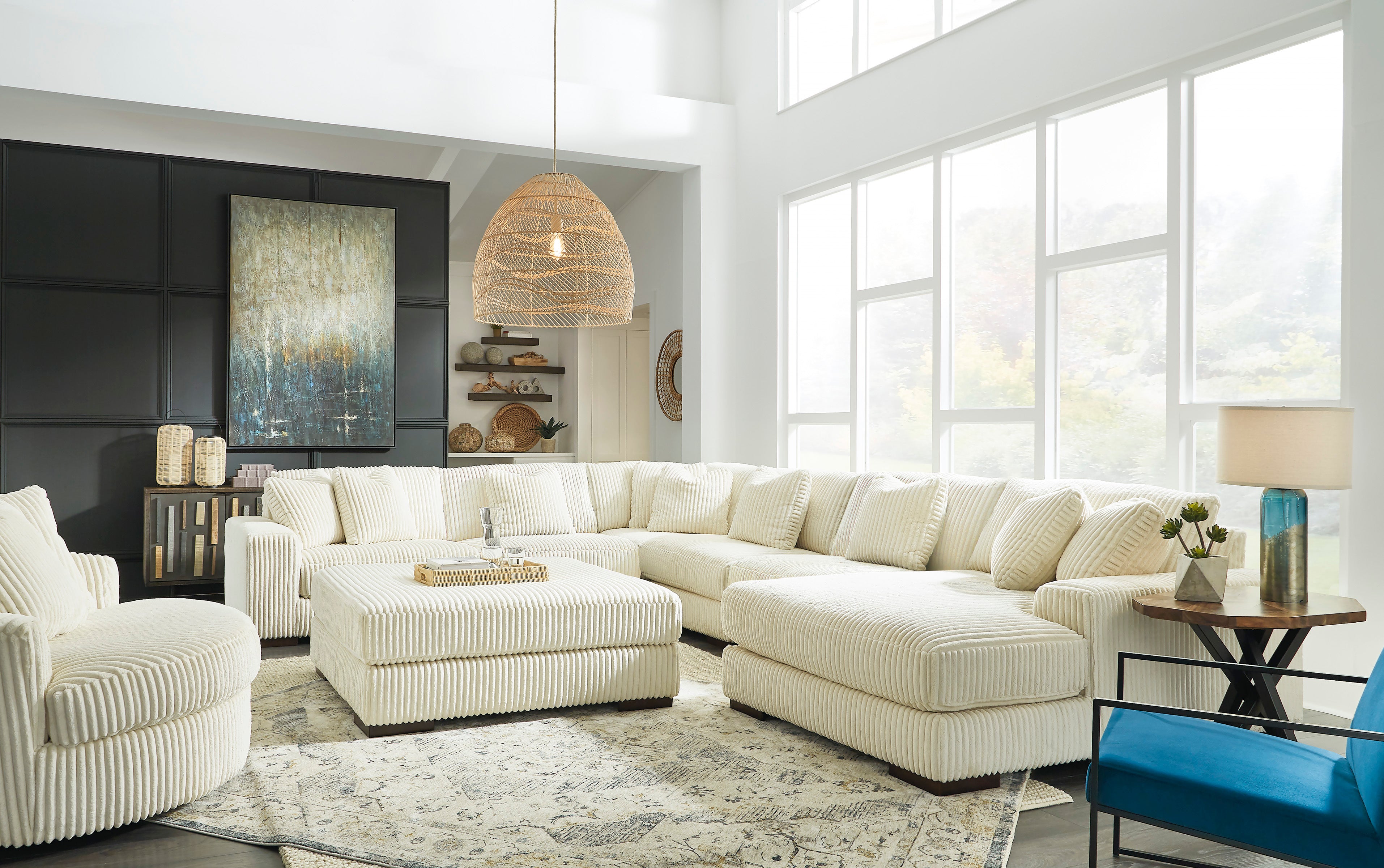 Lindyn Ivory 6-Piece Sectional