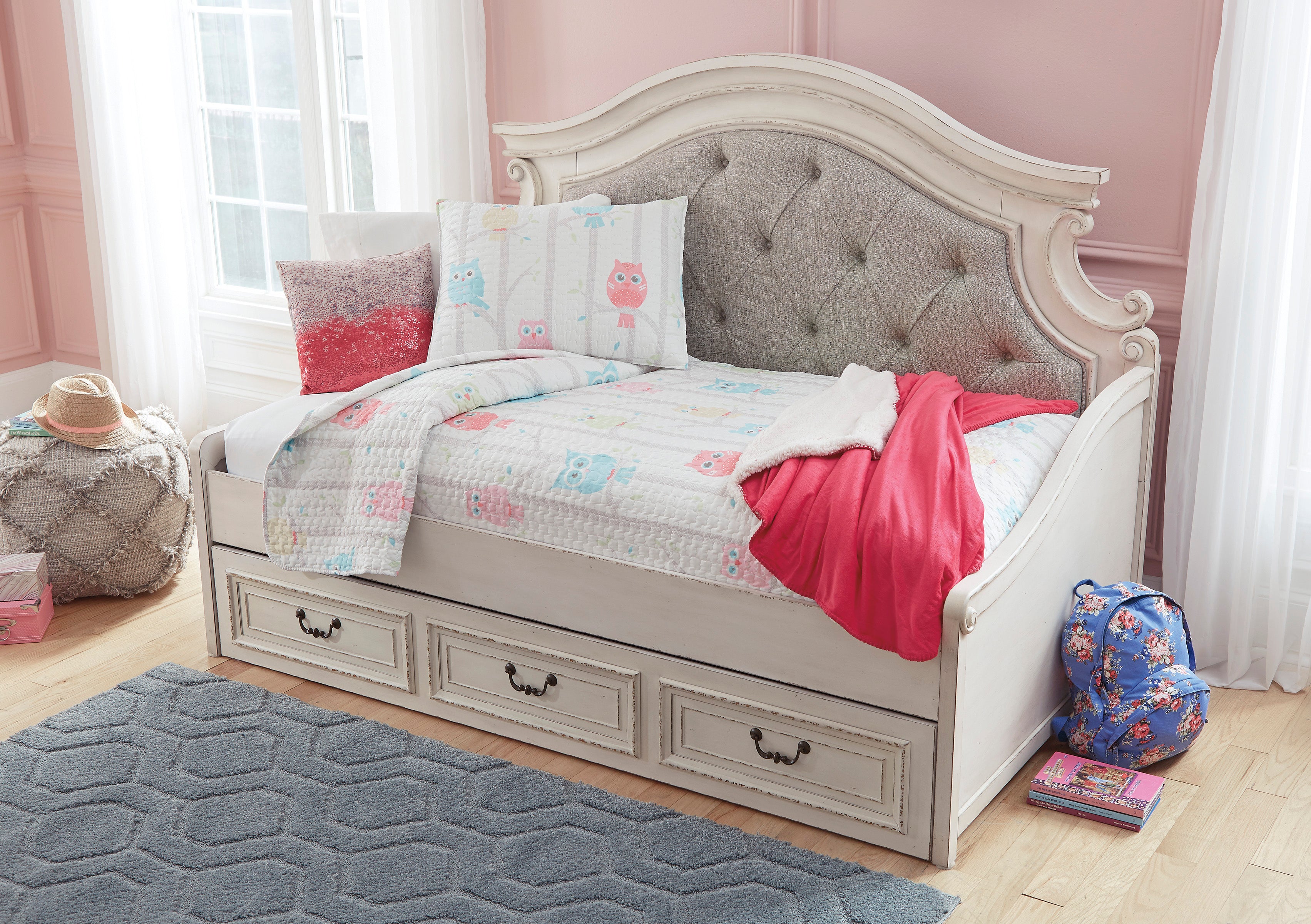 Realyn Chipped White Twin Daybed with 1 Large Storage Drawer