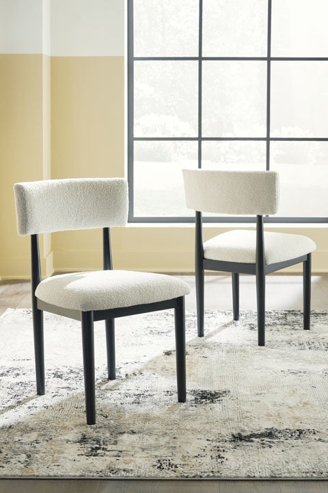 Xandrum Round Dining Room Table &amp; 4 Chairs