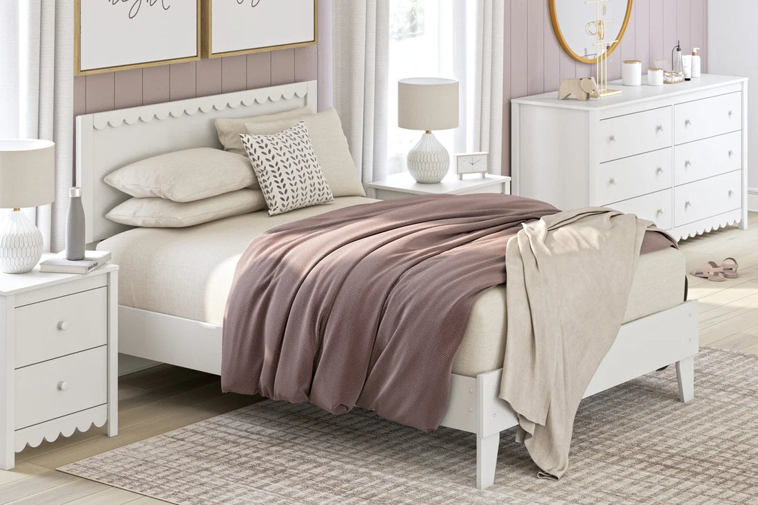 Hallityn White Youth Platform Bedroom Set