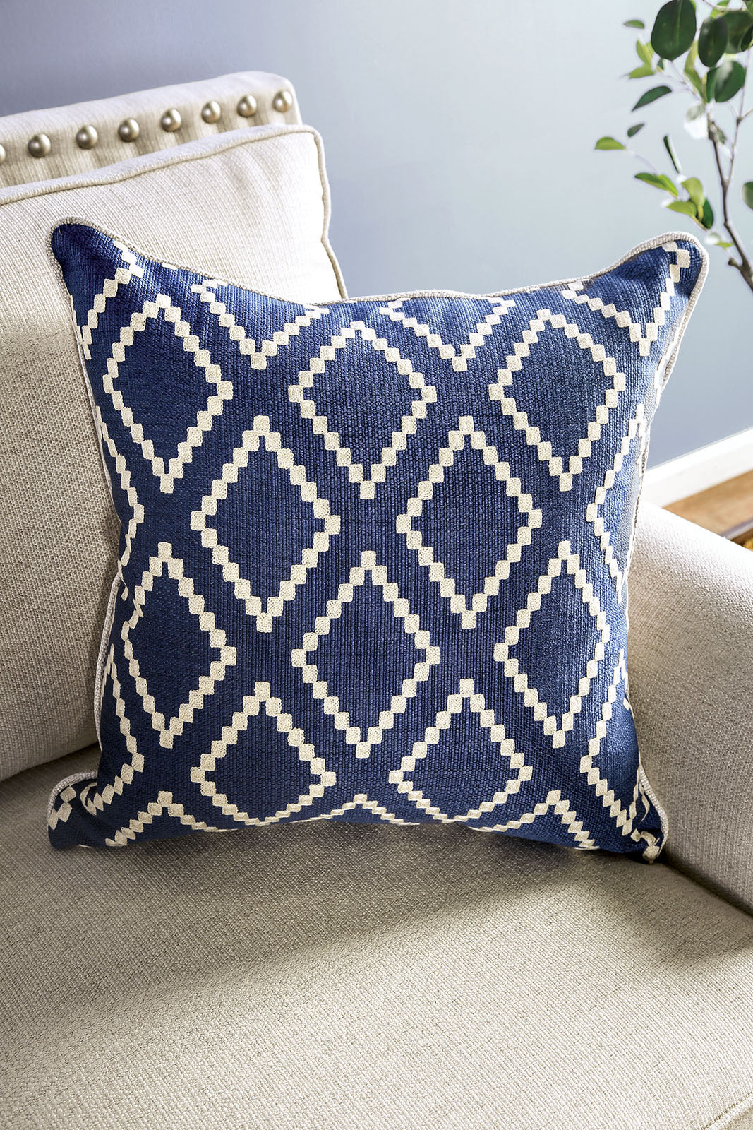 Giovanni Transitional Sofa