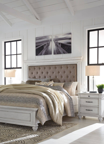 Kanwyn Whitewash Upholstered Panel Bedroom Set
