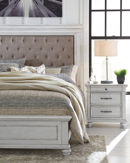 Kanwyn Whitewash Upholstered Panel Bedroom Set