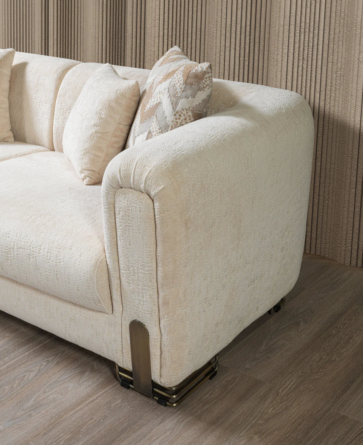 Sofá y loveseat de terciopelo marfil Helena