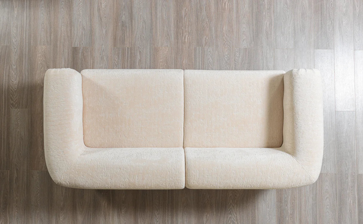 Sofá y loveseat de terciopelo marfil Helena