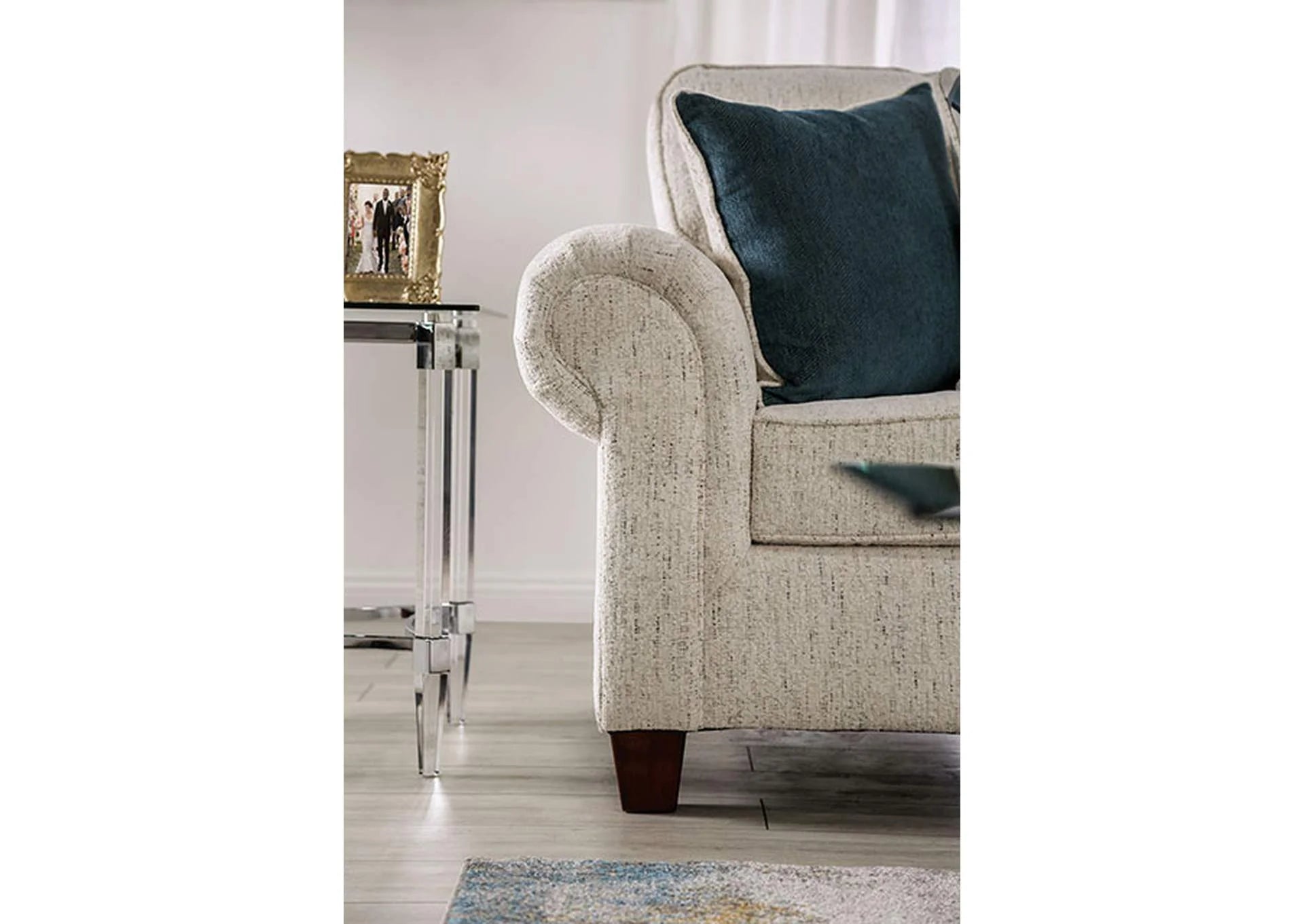 Delgada Transitional Living Room Set