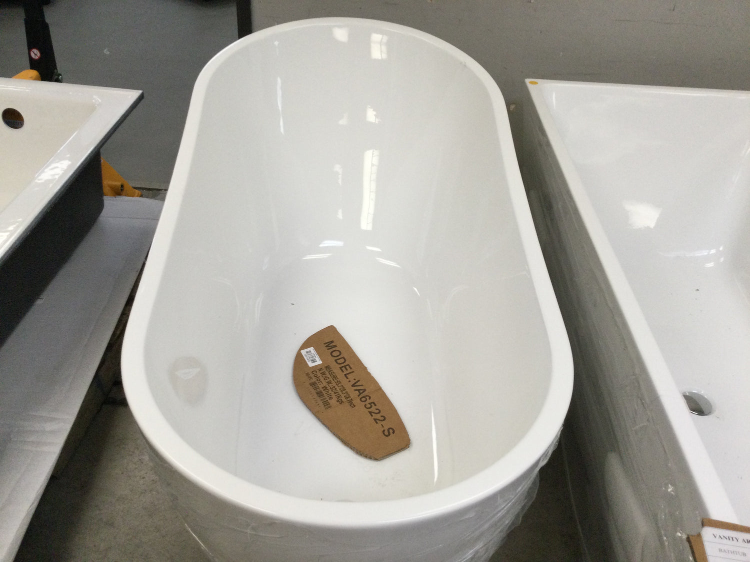 Bourges 55 in. x 28.3 in. Soaking Bathtub with Left Drain in White/Polished Chrome